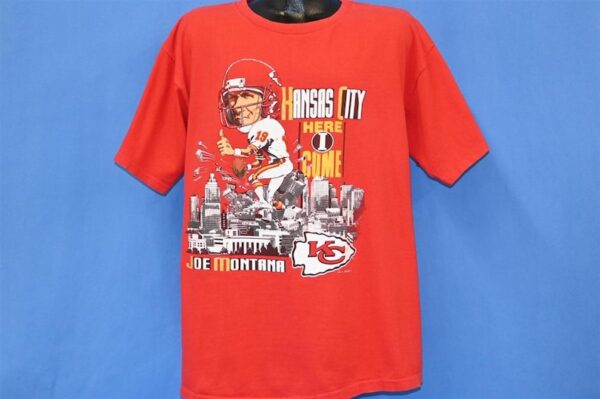 Feye Shop 90s Joe Montana Kansas City Chiefs Here I Come NFL Quarterback Football t-shirt Extra Large